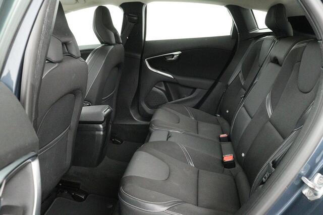 Volvo V40 2.0 T2 Nordic+ | Stoelverwarming | Full LED | Camera | Standkachel | Navigatie | Bluetooth | Climate control | Cruise control