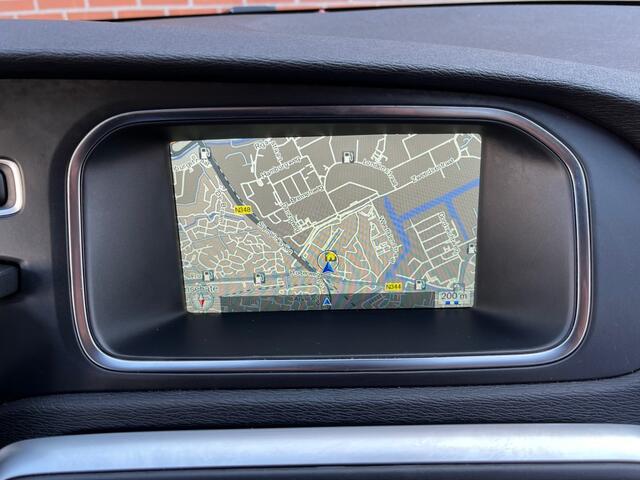 Volvo V40 2.0 T2 R-DESIGN NAVI CLIMA CRUISE PDC CAMERA STOELVERW TREKHAAK