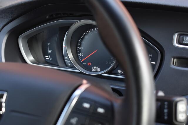 Volvo V40 T2 122PK Nordic+ | Standkachel | Volvo on Call |