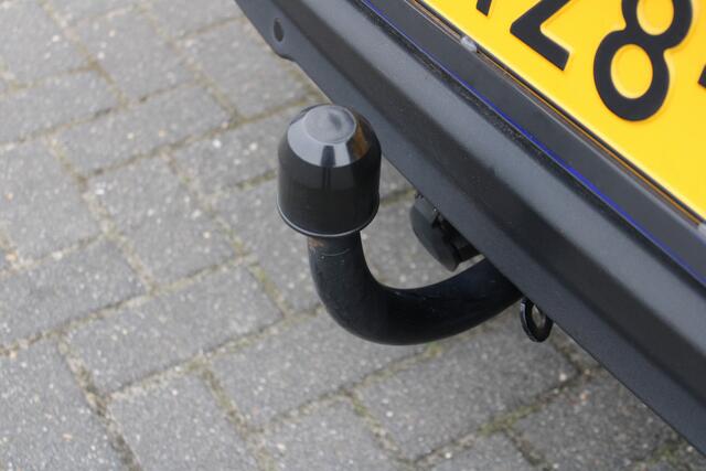 Volvo V40 1.5 T3 Momentum | Standkachel | Trekhaak | Parkeersensoren achter | Verw. Voorstoelen