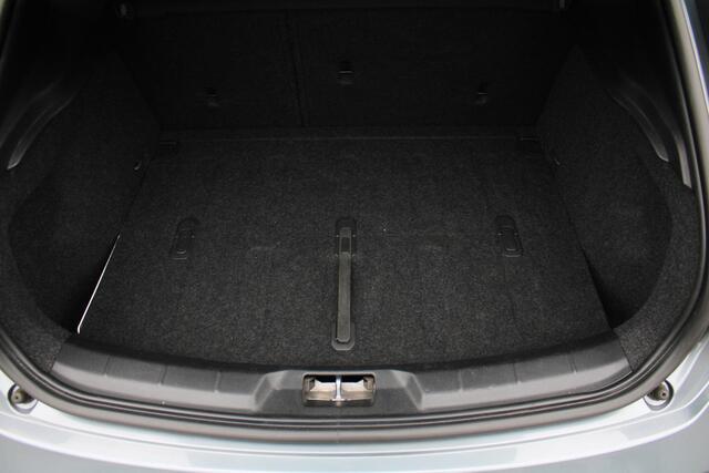 Volvo V40 1.5 T3 Momentum | Standkachel | Trekhaak | Parkeersensoren achter | Verw. Voorstoelen