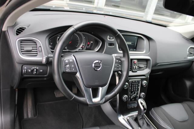 Volvo V40 1.5 T3 Momentum | Standkachel | Trekhaak | Parkeersensoren achter | Verw. Voorstoelen