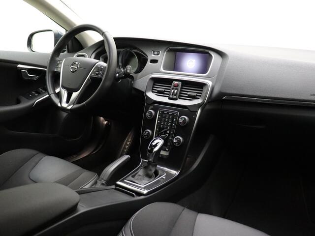 Volvo V40 T2 122PK Automaat Polar+ / Stoelverwarming / Parkeersensoren / Navigatie / Bluetooth telefoonverbinding /