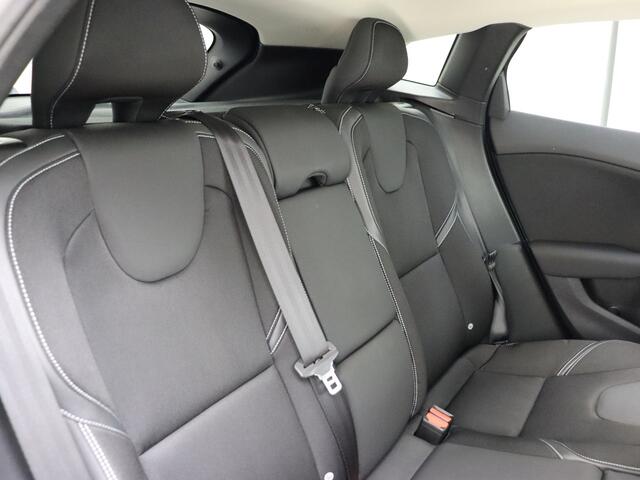 Volvo V40 T2 122PK Automaat Polar+ / Stoelverwarming / Parkeersensoren / Navigatie / Bluetooth telefoonverbinding /