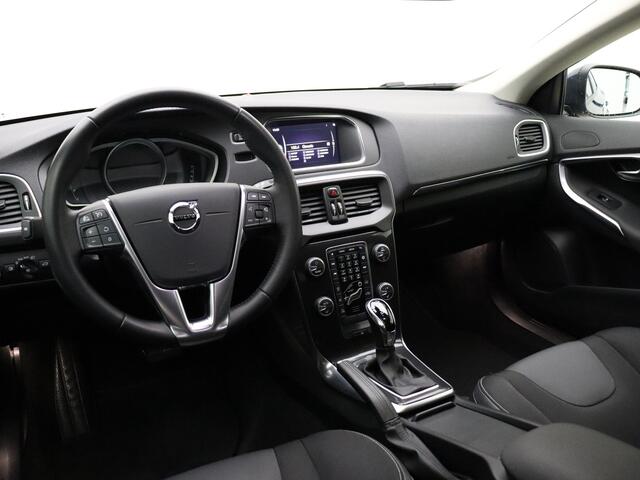 Volvo V40 T2 122PK Automaat Polar+ / Stoelverwarming / Parkeersensoren / Navigatie / Bluetooth telefoonverbinding /