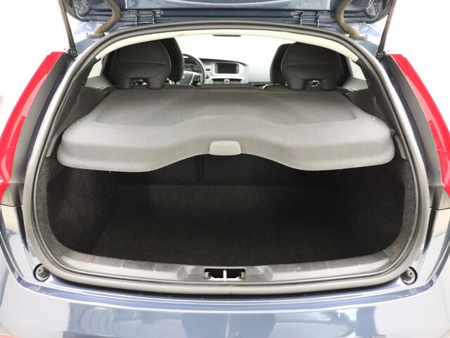 Volvo V40 T2 122PK Automaat Polar+ / Stoelverwarming / Parkeersensoren / Navigatie / Bluetooth telefoonverbinding /