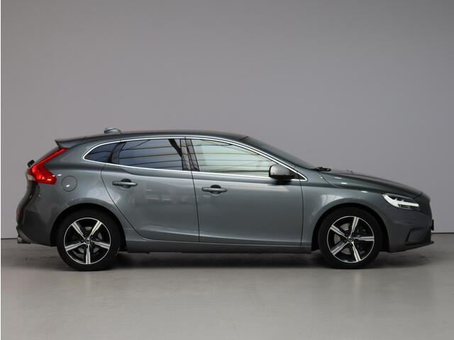 Volvo V40 T3 Automaat Polar+ Sport R-Design / Elektr. bed. stoel / Standkachel / Leder / Pan. dak / Harman Kardon / Park pilot / Stoelverwarming