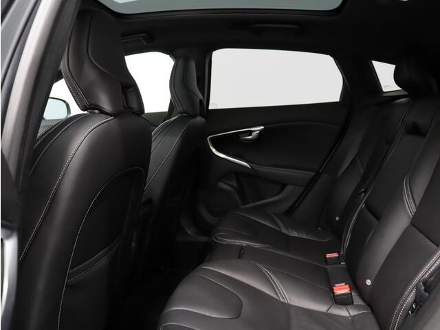 Volvo V40 T3 Automaat Polar+ Sport R-Design / Elektr. bed. stoel / Standkachel / Leder / Pan. dak / Harman Kardon / Park pilot / Stoelverwarming
