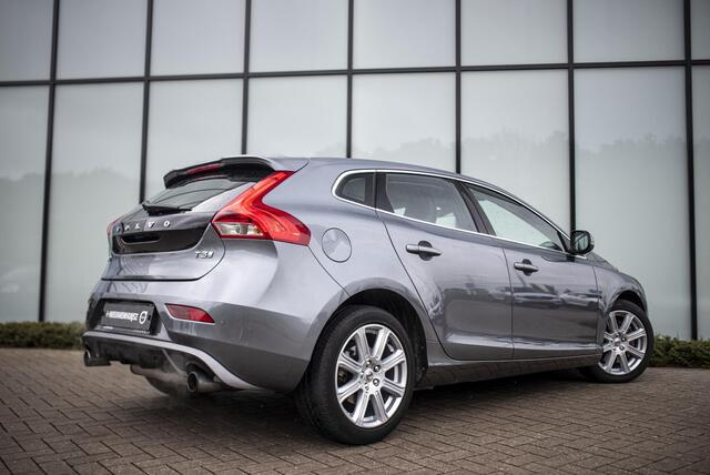 Volvo V40 1.5 T3 Inscription | Trekhaak | Lederen bekleding | Cruise Control | Parkeersensoren | LED | 17" | Climate Control |
