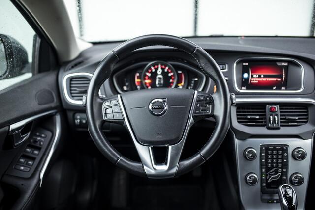 Volvo V40 1.5 T3 Inscription | Trekhaak | Lederen bekleding | Cruise Control | Parkeersensoren | LED | 17" | Climate Control |