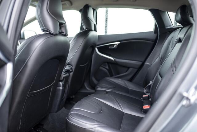 Volvo V40 1.5 T3 Inscription | Trekhaak | Lederen bekleding | Cruise Control | Parkeersensoren | LED | 17" | Climate Control |