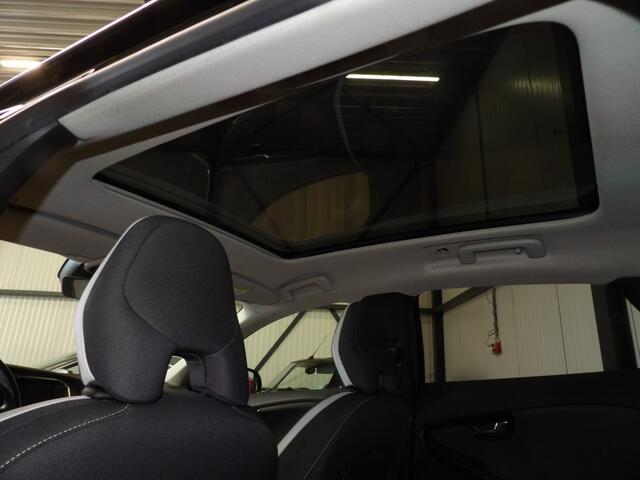 Volvo V40 T3 automaat - navigatie - panoramadak - camera