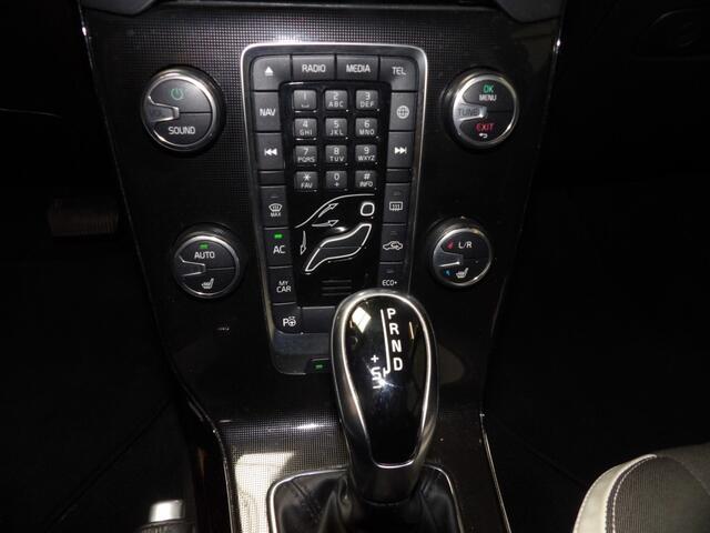 Volvo V40 T3 automaat - navigatie - panoramadak - camera