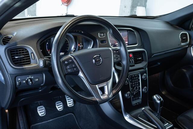 Volvo V40 T2 R-Design | Parkeercamera | Parkeersensoren voor + achter | Climate control | Cruise Control | Stoelverwarming | Verwarmbare voorruit | Dealer onderhouden |