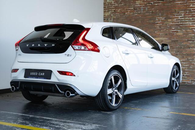 Volvo V40 T2 R-Design | Parkeercamera | Parkeersensoren voor + achter | Climate control | Cruise Control | Stoelverwarming | Verwarmbare voorruit | Dealer onderhouden |