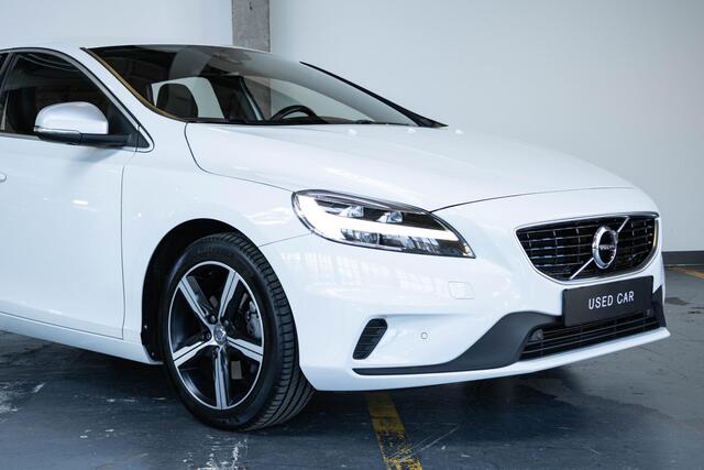 Volvo V40 T2 R-Design | Parkeercamera | Parkeersensoren voor + achter | Climate control | Cruise Control | Stoelverwarming | Verwarmbare voorruit | Dealer onderhouden |