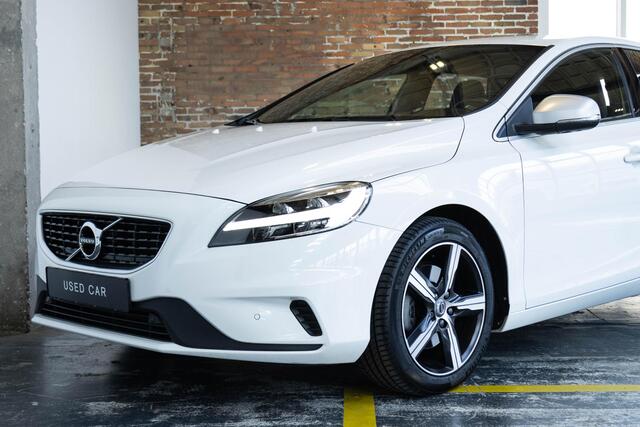 Volvo V40 T2 R-Design | Parkeercamera | Parkeersensoren voor + achter | Climate control | Cruise Control | Stoelverwarming | Verwarmbare voorruit | Dealer onderhouden |