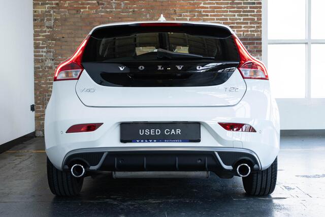 Volvo V40 T2 R-Design | Parkeercamera | Parkeersensoren voor + achter | Climate control | Cruise Control | Stoelverwarming | Verwarmbare voorruit | Dealer onderhouden |