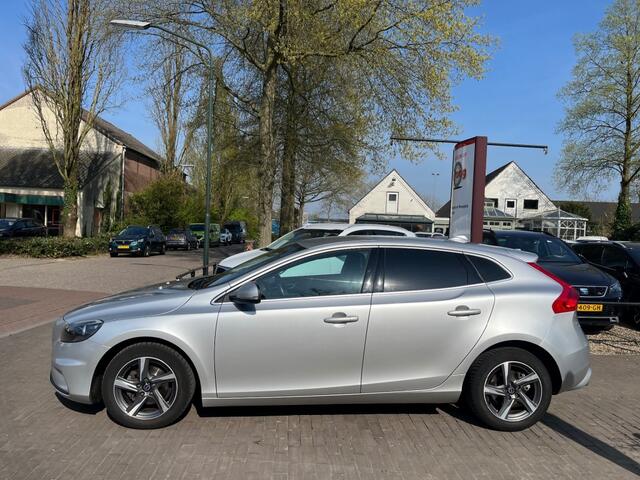 Volvo V40 2.0 D2 R-DESIGN / NAVI / HALF LEDER / LED / PDC / CRUISE CTR.