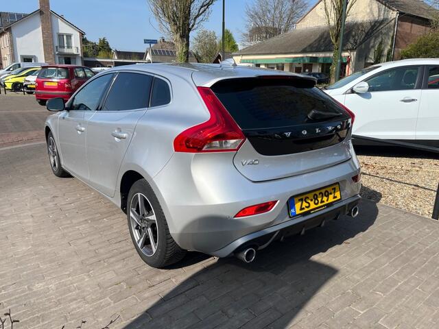 Volvo V40 2.0 D2 R-DESIGN / NAVI / HALF LEDER / LED / PDC / CRUISE CTR.