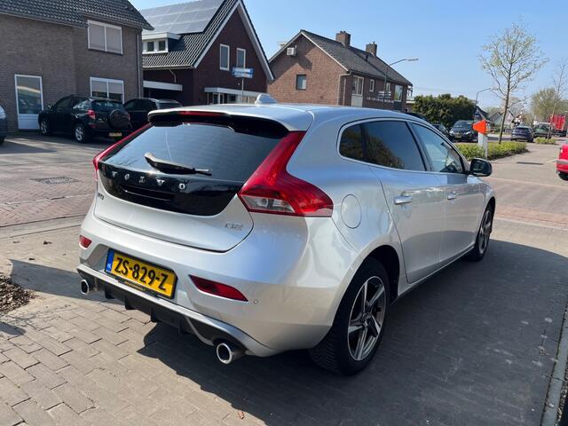 Volvo V40 2.0 D2 R-DESIGN / NAVI / HALF LEDER / LED / PDC / CRUISE CTR.