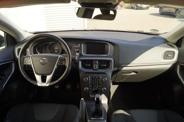 Volvo V40 2.0 D2 120pk Momentum -NAVI-ECC-PDC-TREKHAAK-