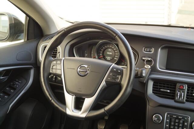 Volvo V40 2.0 D2 120pk Momentum -NAVI-ECC-PDC-TREKHAAK-