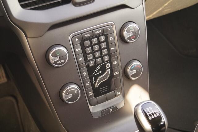 Volvo V40 2.0 D2 120pk Momentum -NAVI-ECC-PDC-TREKHAAK-