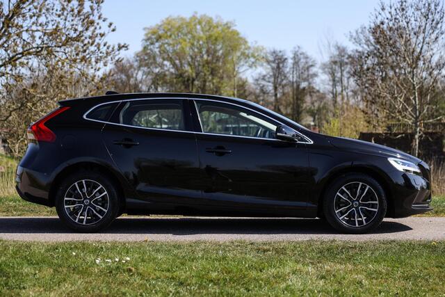 Volvo V40 2.0 T2 Nordic+ ? Leder ? Pano ? LED