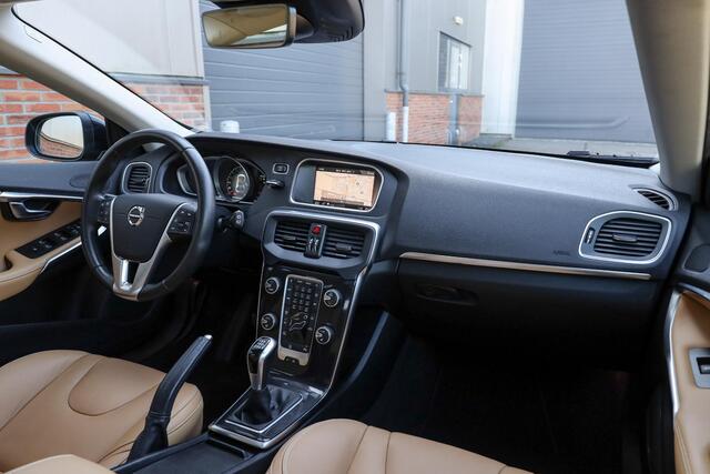 Volvo V40 2.0 T2 Nordic+ ? Leder ? Pano ? LED