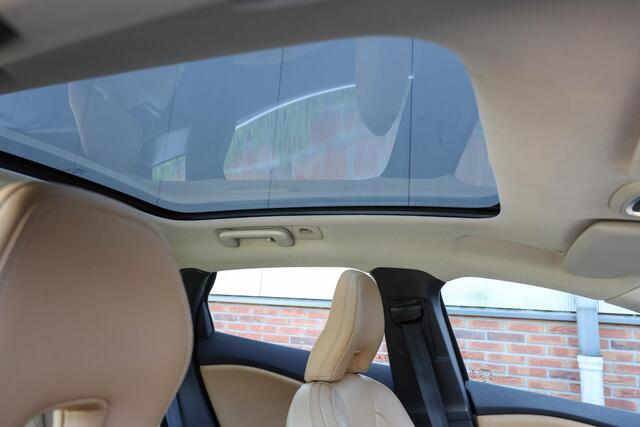 Volvo V40 2.0 T2 Nordic+ ? Leder ? Pano ? LED