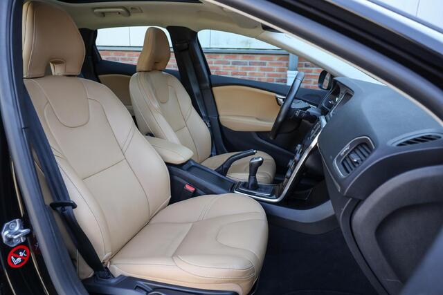 Volvo V40 2.0 T2 Nordic+ ? Leder ? Pano ? LED