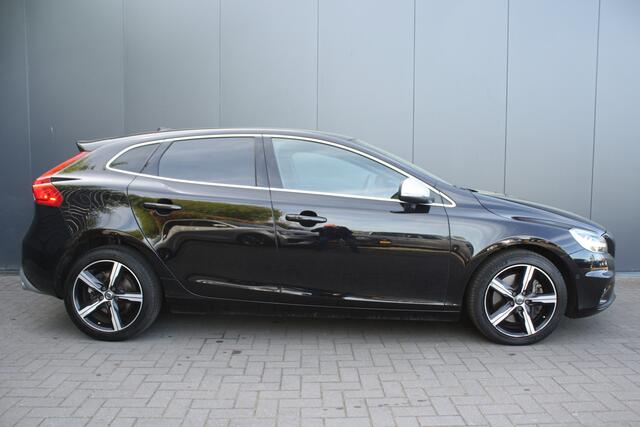 Volvo V40 1.5 T3 Polar+ Sport R-DESIGN - NAVIGATIE - PANORAMADAK - PDC - STOELVERWARMING