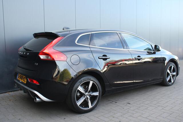 Volvo V40 1.5 T3 Polar+ Sport R-DESIGN - NAVIGATIE - PANORAMADAK - PDC - STOELVERWARMING