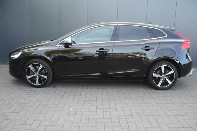 Volvo V40 1.5 T3 Polar+ Sport R-DESIGN - NAVIGATIE - PANORAMADAK - PDC - STOELVERWARMING