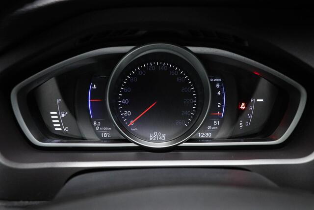 Volvo V40 1.5 T3 Polar+ Sport | PANORAMADAK | STANDKACHEL | TREKHAAK | 18"