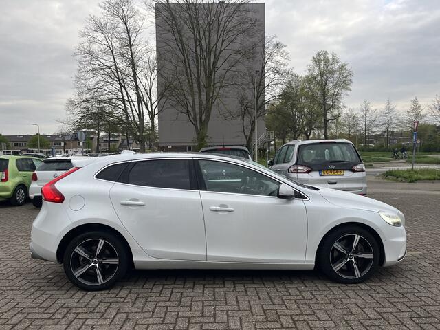Volvo V40 2.0 T4 Business Sport Stoelverwarming Pdc Cruise Navi Panodak Lmv Acamera Nap