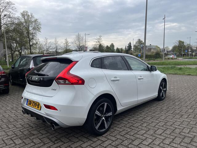 Volvo V40 2.0 T4 Business Sport Stoelverwarming Pdc Cruise Navi Panodak Lmv Acamera Nap