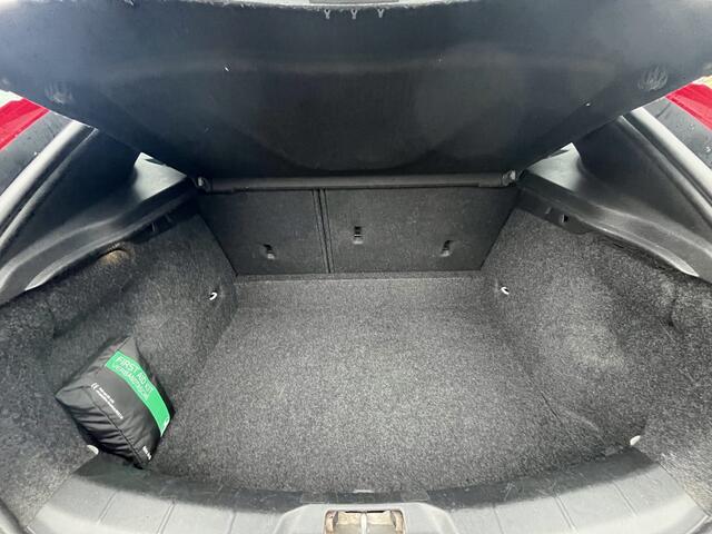 Volvo V40 2.0 T4 Business Sport Stoelverwarming Pdc Cruise Navi Panodak Lmv Acamera Nap
