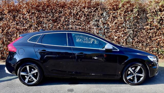 Volvo V40 2.0 D2 R-DESIGN / AUTOMAAT / DIESEL / LAGE KM.STAND !!!