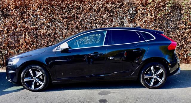 Volvo V40 2.0 D2 R-DESIGN / AUTOMAAT / DIESEL / LAGE KM.STAND !!!