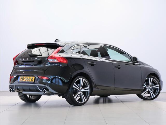 Volvo V40 T3 Automaat Polar+ Sport R-Design / Afneembare Trekhaak/ Standkachel / Panoramadak / 19" velgen / Harman Kardon / Verwarmbare Voorstoelen / Getint Glas /