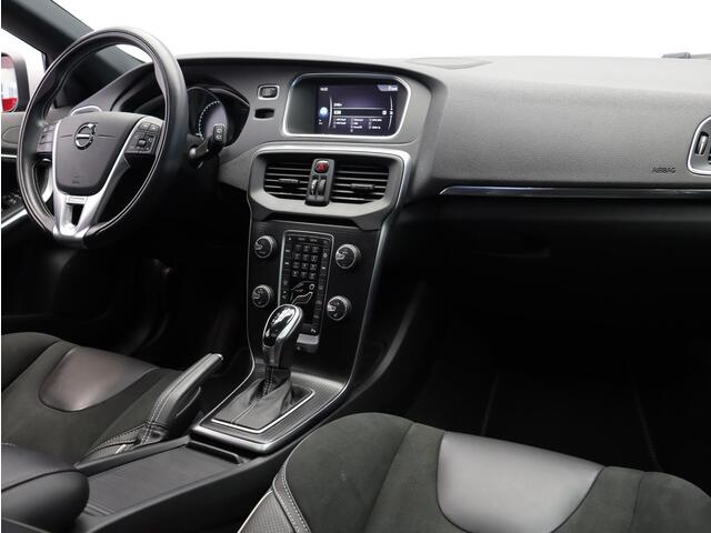 Volvo V40 T3 Automaat Polar+ Sport R-Design / Afneembare Trekhaak/ Standkachel / Panoramadak / 19" velgen / Harman Kardon / Verwarmbare Voorstoelen / Getint Glas /