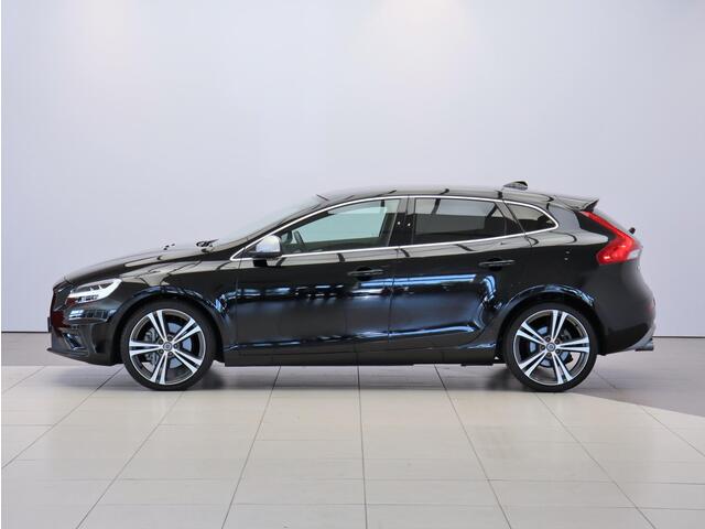 Volvo V40 T3 Automaat Polar+ Sport R-Design / Afneembare Trekhaak/ Standkachel / Panoramadak / 19" velgen / Harman Kardon / Verwarmbare Voorstoelen / Getint Glas /