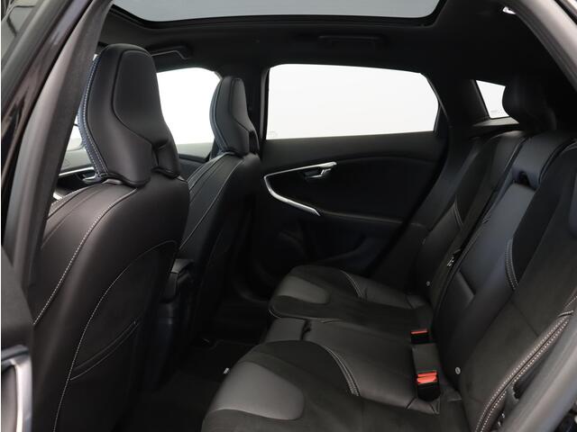 Volvo V40 T3 Automaat Polar+ Sport R-Design / Afneembare Trekhaak/ Standkachel / Panoramadak / 19" velgen / Harman Kardon / Verwarmbare Voorstoelen / Getint Glas /