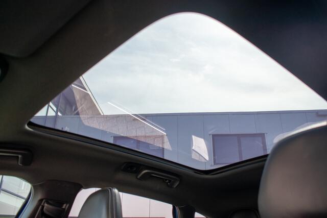Volvo V40 2.0 T4 Business Sport R-Design Pano-Stankachel-Led-Leer-Camera-