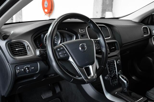 Volvo V40 T2 Automaat Momentum | Stoelverwarming | Parkeersensoren voor + achter | High performance audio | Navigatie systeem | Climate control | Parkeercamera | Dealeronderhouden | Verwarmbare voorruit |