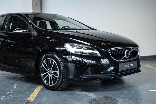 Volvo V40 T2 Automaat Momentum | Stoelverwarming | Parkeersensoren voor + achter | High performance audio | Navigatie systeem | Climate control | Parkeercamera | Dealeronderhouden | Verwarmbare voorruit |