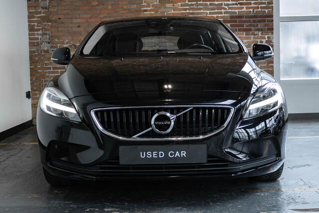 Volvo V40 T2 Automaat Momentum | Stoelverwarming | Parkeersensoren voor + achter | High performance audio | Navigatie systeem | Climate control | Parkeercamera | Dealeronderhouden | Verwarmbare voorruit |