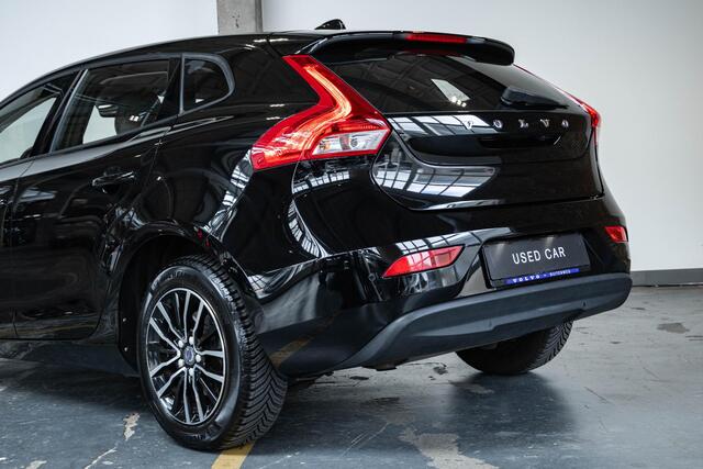 Volvo V40 T2 Automaat Momentum | Stoelverwarming | Parkeersensoren voor + achter | High performance audio | Navigatie systeem | Climate control | Parkeercamera | Dealeronderhouden | Verwarmbare voorruit |